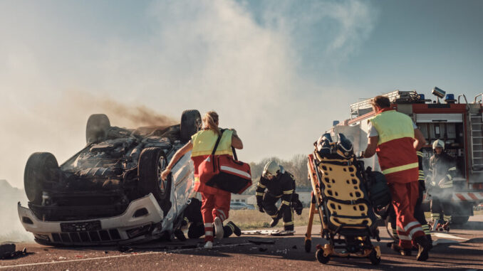 accident-scene-paramedics@large