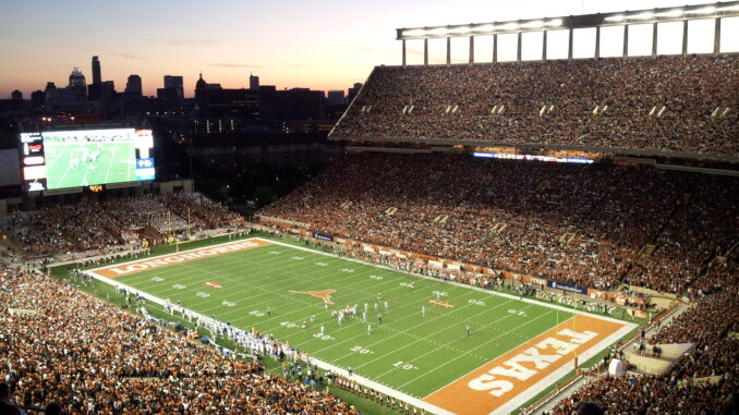 Darrell_K_Royal-Texas_Memorial_Stadium_at_Night