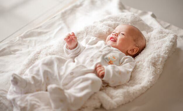 cute-baby-boy-white-light-bedroom-newborn-baby-is-cute-bedding-children-born-images_24883-2302-626x381-1